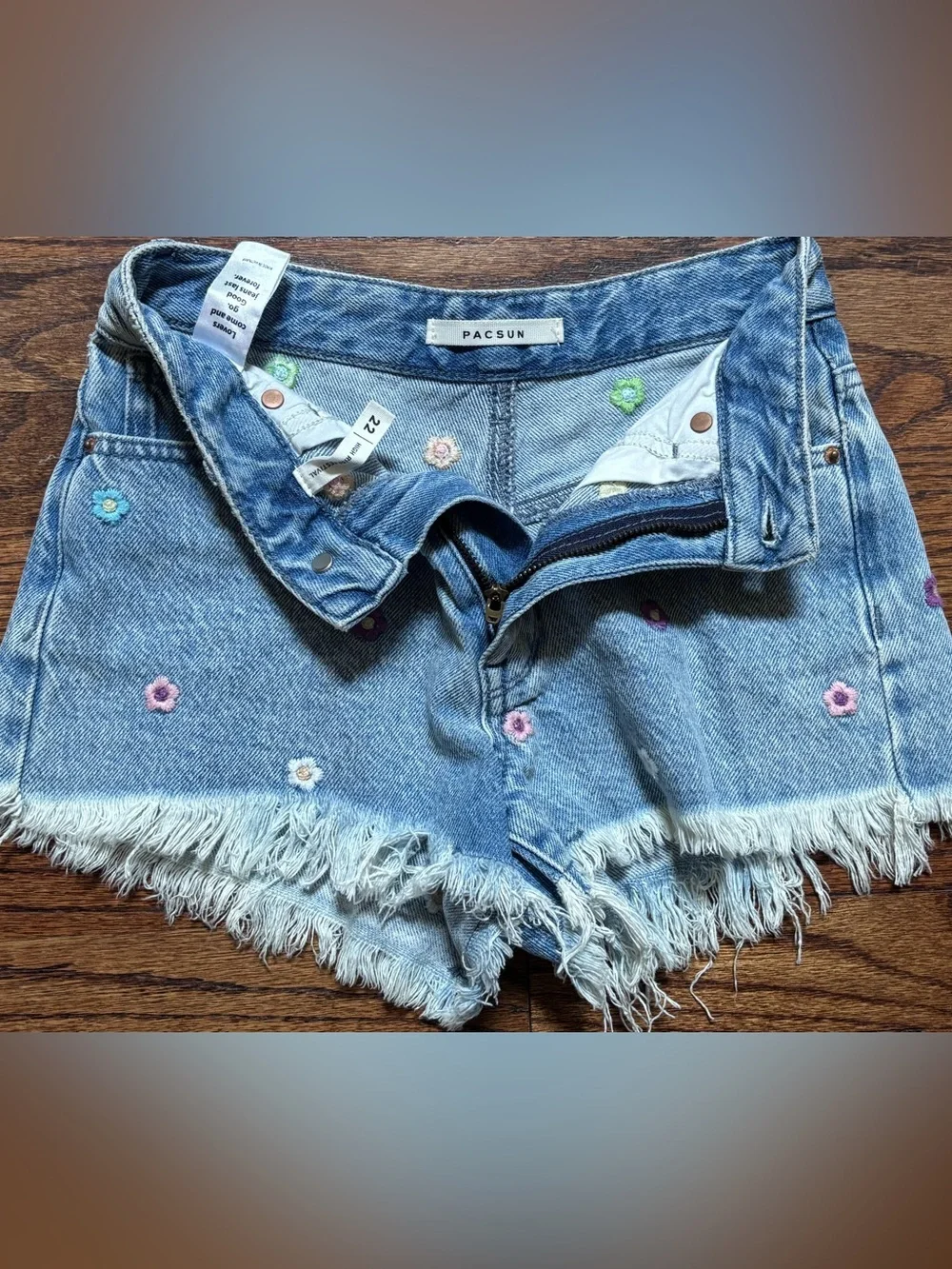 PacSun Embroidered Daisy Denim Cutoff Shorts - Light Blue Denim waist size 22